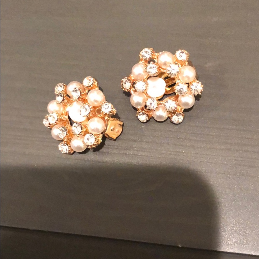 Clip on faux pearl/ gold tone/1” earrings
